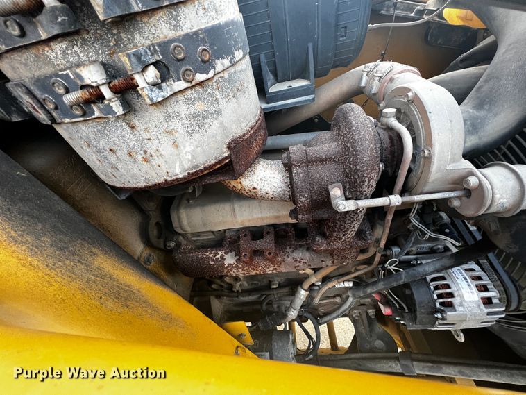 image for item JH9332 2008 Caterpillar 414E  landscape tractor