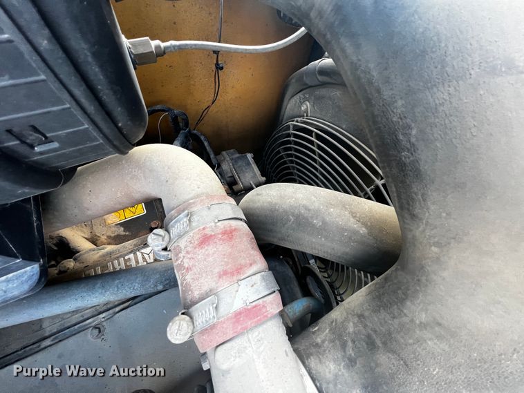 image for item JH9332 2008 Caterpillar 414E  landscape tractor