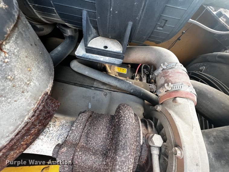 image for item JH9332 2008 Caterpillar 414E  landscape tractor