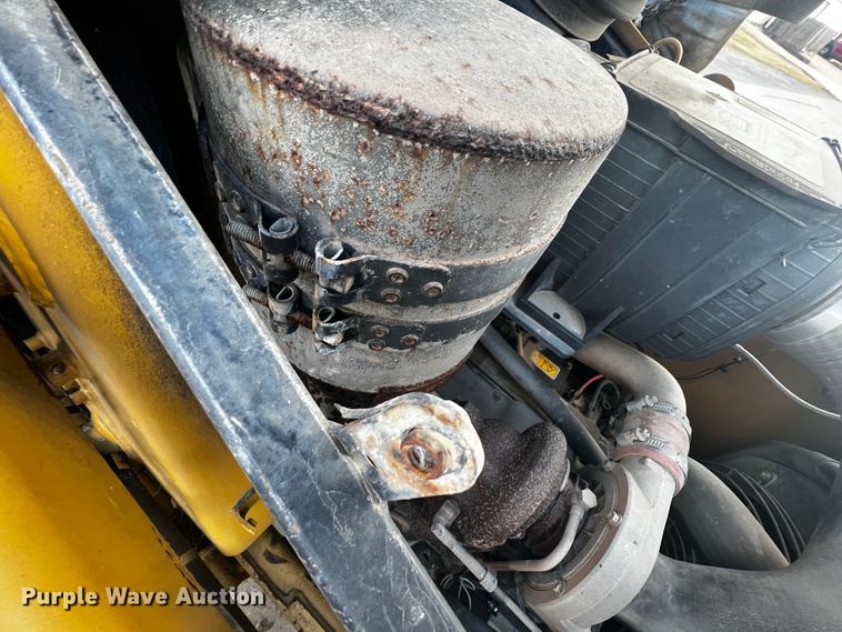 image for item JH9332 2008 Caterpillar 414E  landscape tractor