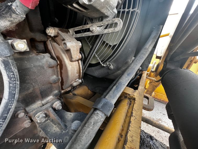 image for item JH9332 2008 Caterpillar 414E  landscape tractor