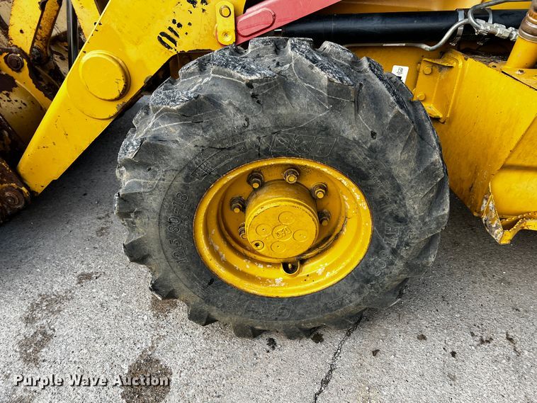 image for item JH9332 2008 Caterpillar 414E  landscape tractor