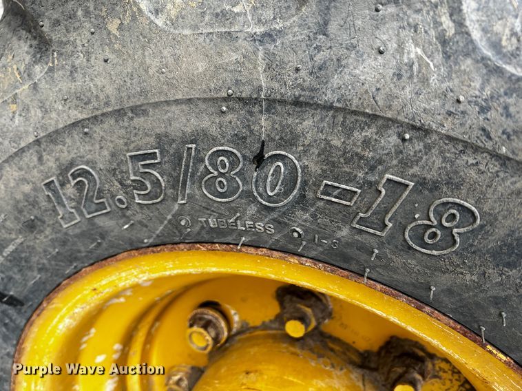 image for item JH9332 2008 Caterpillar 414E  landscape tractor