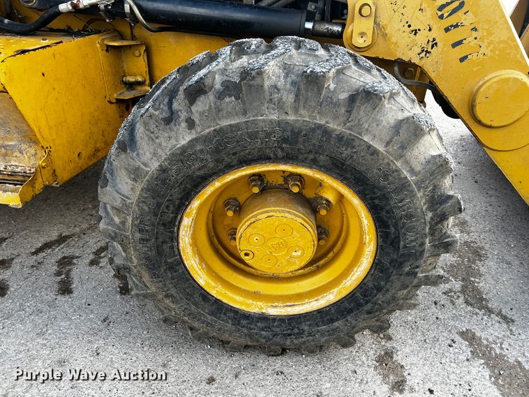 image for item JH9332 2008 Caterpillar 414E  landscape tractor