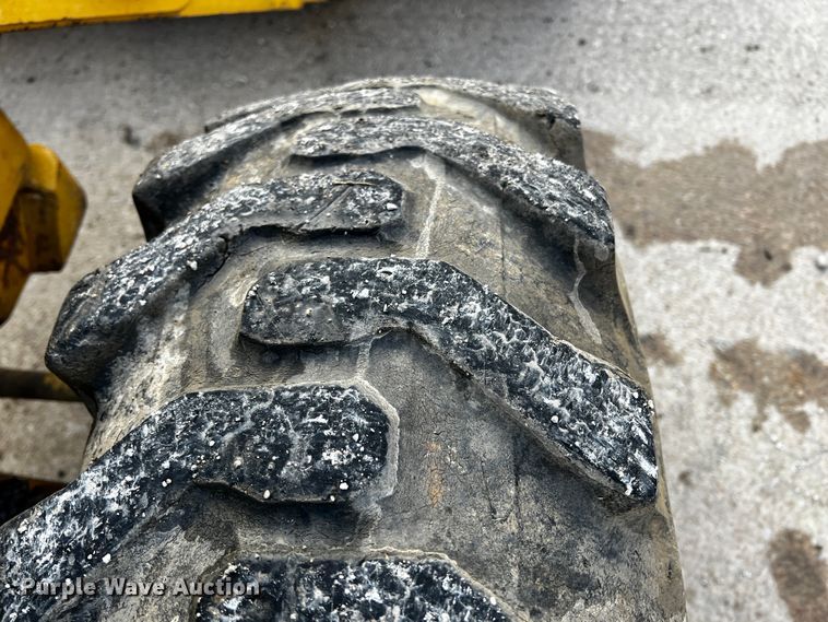 image for item JH9332 2008 Caterpillar 414E  landscape tractor