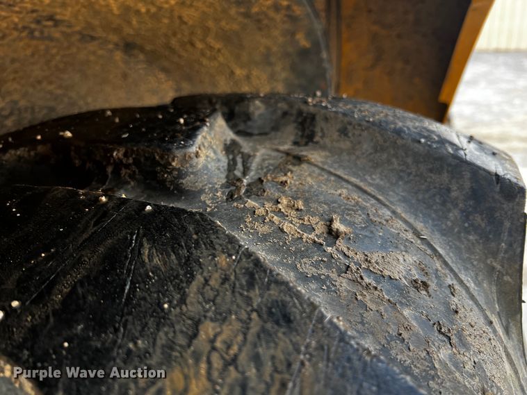 image for item JH9332 2008 Caterpillar 414E  landscape tractor