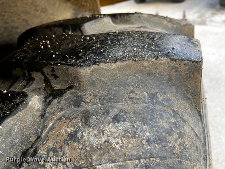 image for item JH9332 2008 Caterpillar 414E  landscape tractor