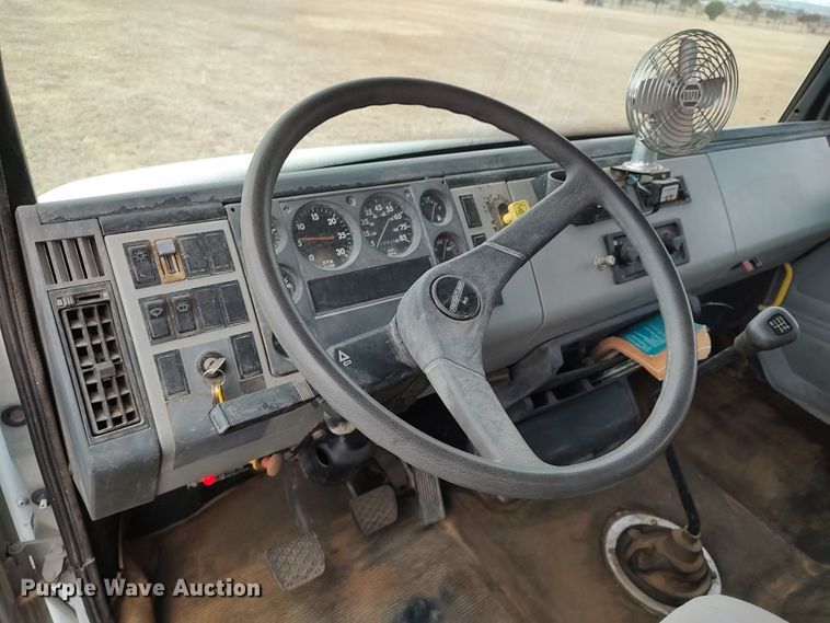 image for item JO9694 1995 Freightliner FL70  crane truck