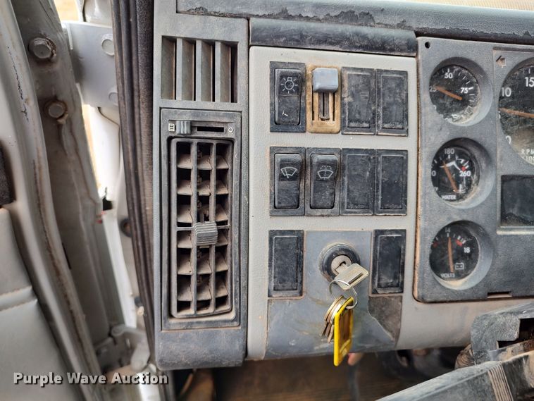 image for item JO9694 1995 Freightliner FL70  crane truck