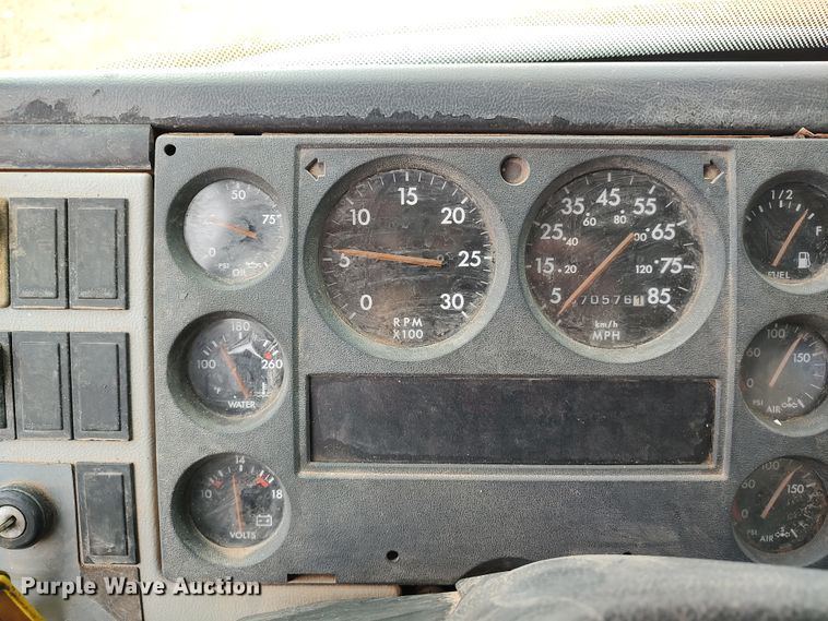 image for item JO9694 1995 Freightliner FL70  crane truck