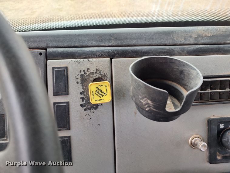 image for item JO9694 1995 Freightliner FL70  crane truck