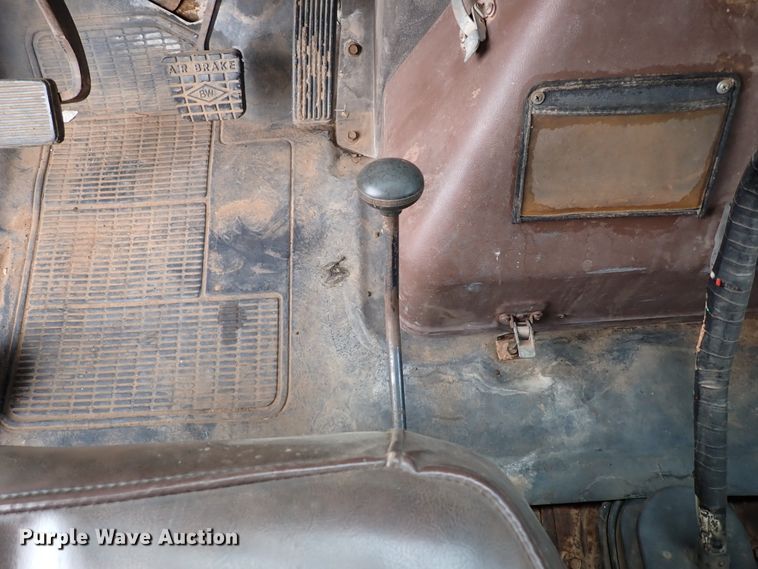 image for item JO9701 1987 International S1900  dump truck