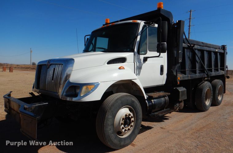 image for item JS9664 2005 International 7400  dump truck
