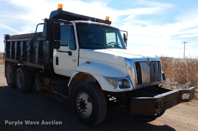 image for item JS9664 2005 International 7400  dump truck