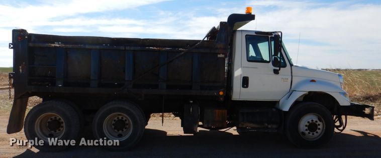 image for item JS9664 2005 International 7400  dump truck
