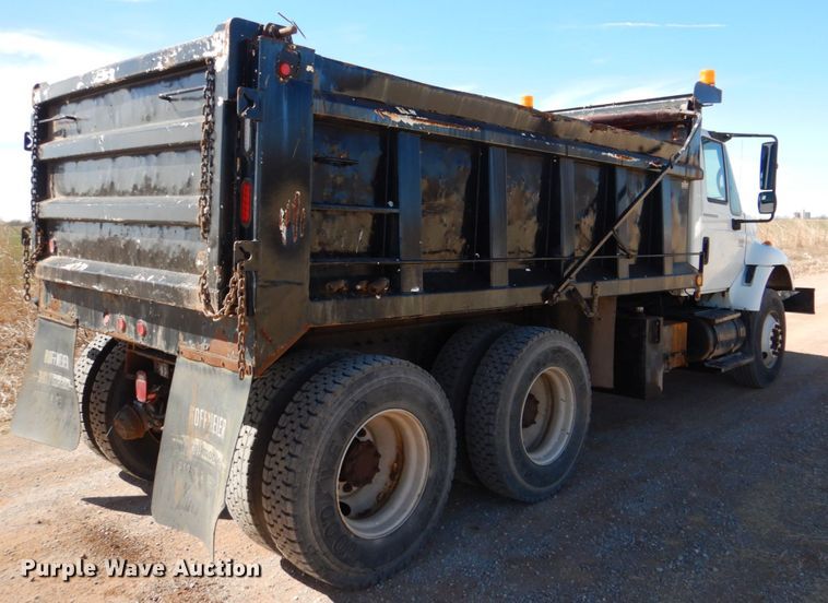 image for item JS9664 2005 International 7400  dump truck