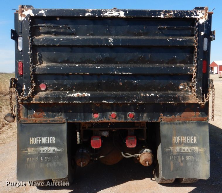 image for item JS9664 2005 International 7400  dump truck