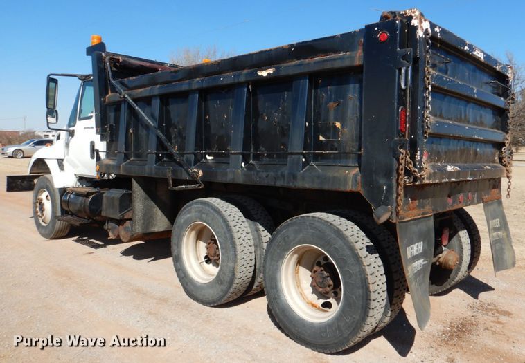 image for item JS9664 2005 International 7400  dump truck