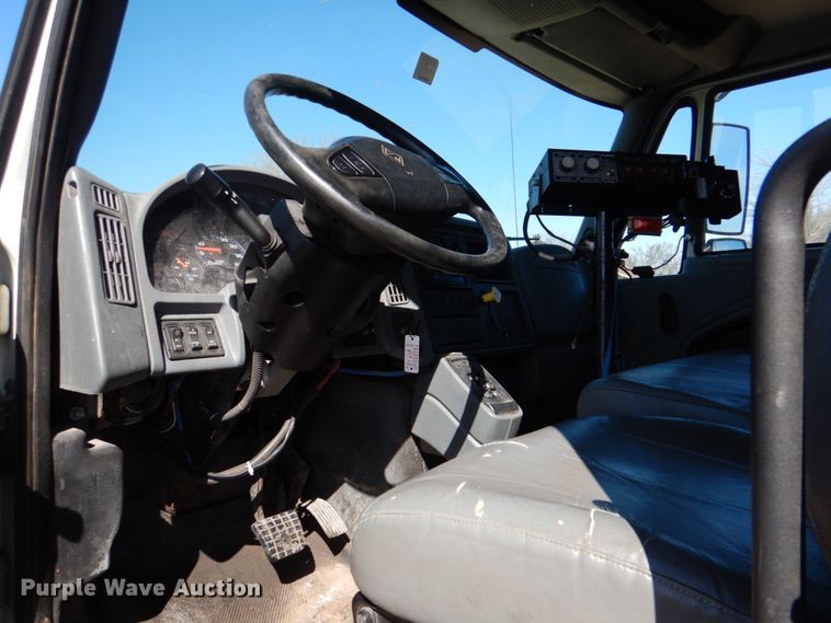 image for item JS9664 2005 International 7400  dump truck