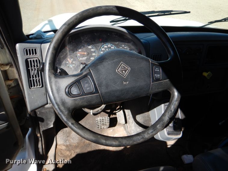 image for item JS9664 2005 International 7400  dump truck