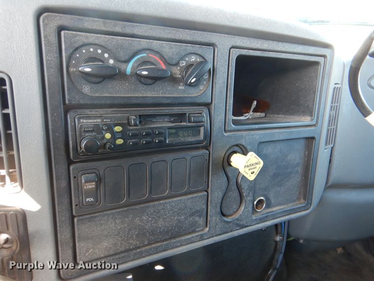 image for item JS9664 2005 International 7400  dump truck