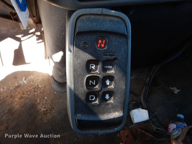 image for item JS9664 2005 International 7400  dump truck