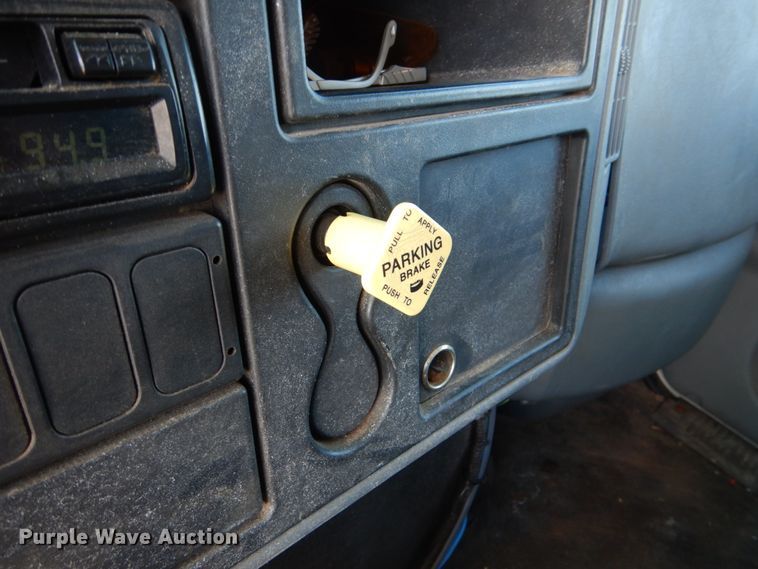 image for item JS9664 2005 International 7400  dump truck