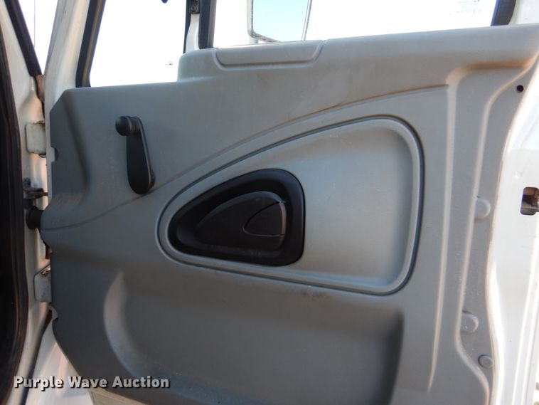 image for item JS9664 2005 International 7400  dump truck