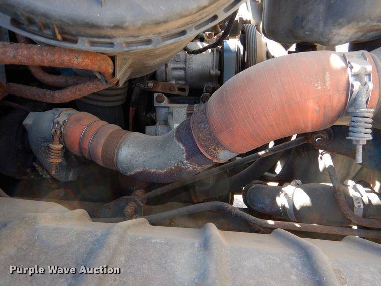 image for item JS9664 2005 International 7400  dump truck