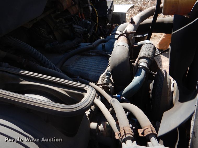 image for item JS9664 2005 International 7400  dump truck