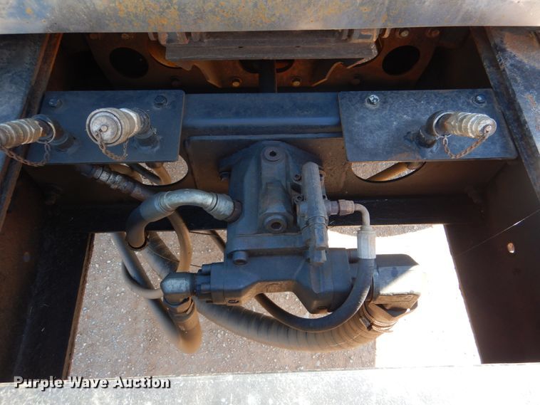 image for item JS9664 2005 International 7400  dump truck