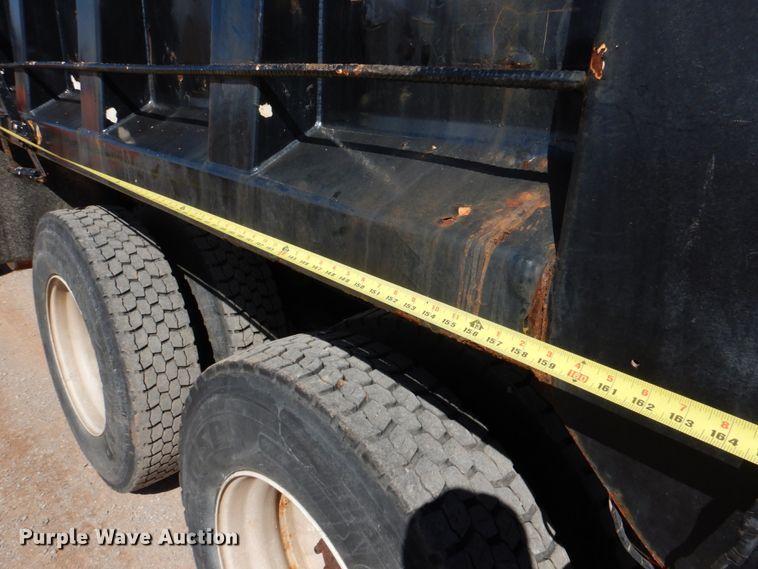 image for item JS9664 2005 International 7400  dump truck