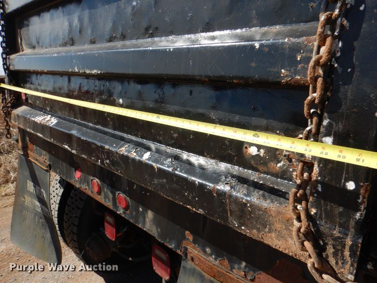 image for item JS9664 2005 International 7400  dump truck