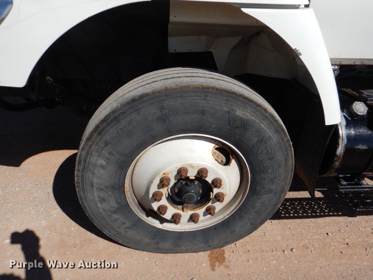 image for item JS9664 2005 International 7400  dump truck