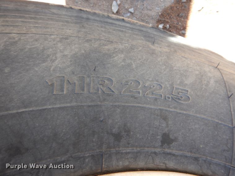 image for item JS9664 2005 International 7400  dump truck