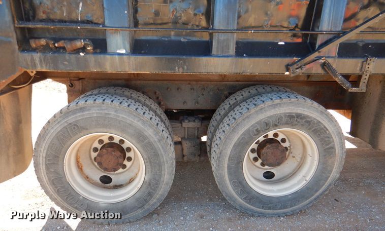 image for item JS9664 2005 International 7400  dump truck