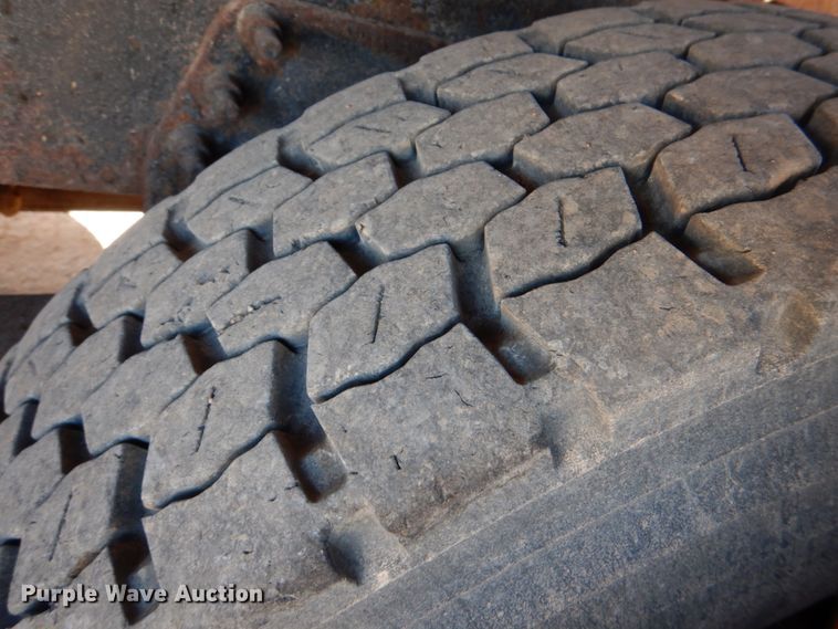 image for item JS9664 2005 International 7400  dump truck