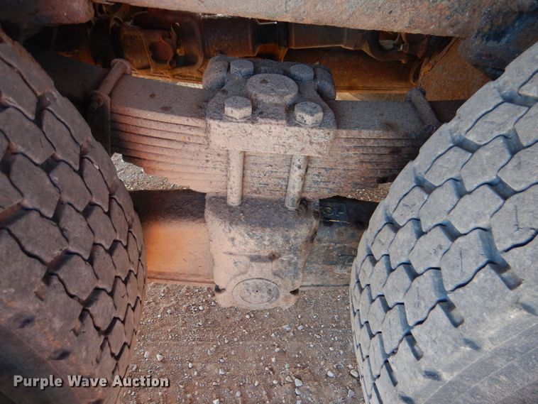 image for item JS9664 2005 International 7400  dump truck