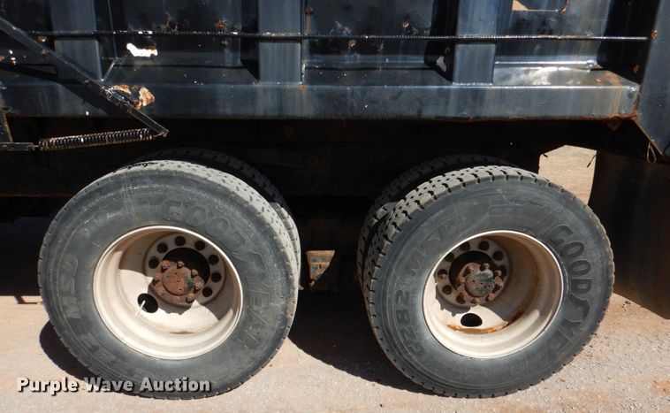 image for item JS9664 2005 International 7400  dump truck