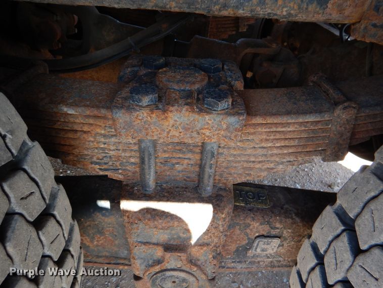 image for item JS9664 2005 International 7400  dump truck