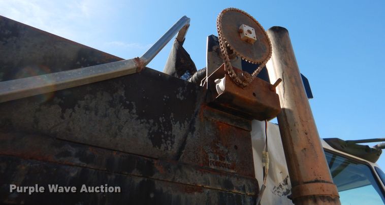 image for item JS9666 2009 International 7400  dump truck