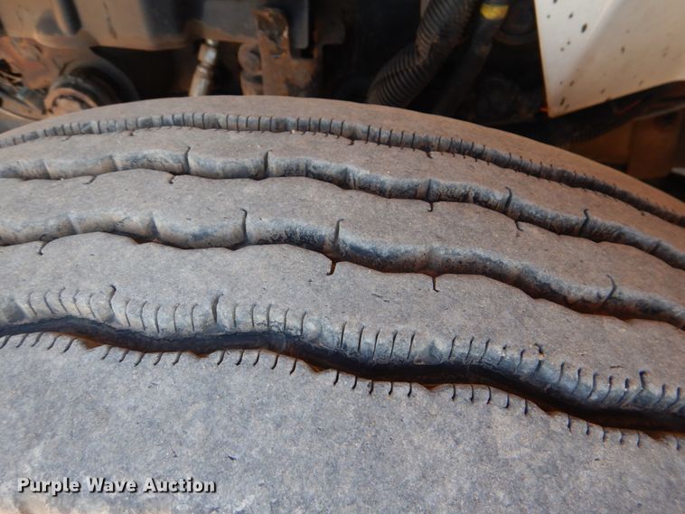 image for item JS9666 2009 International 7400  dump truck