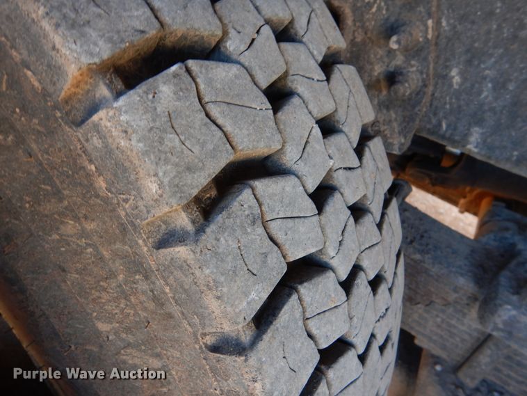 image for item JS9666 2009 International 7400  dump truck