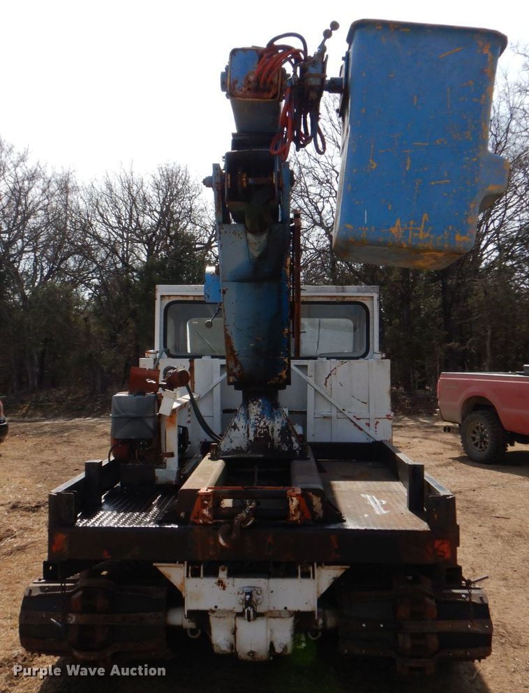 image for item JS9668 Flextrac Nodwell FN20  track carrier with bucket