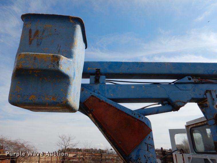 image for item JS9668 Flextrac Nodwell FN20  track carrier with bucket