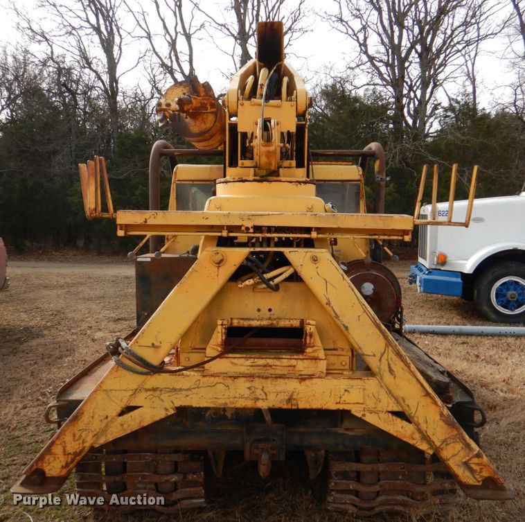 image for item JS9670 Bombardier MC74  track carrier with digger derrick