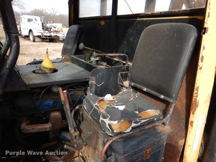 image for item JS9670 Bombardier MC74  track carrier with digger derrick