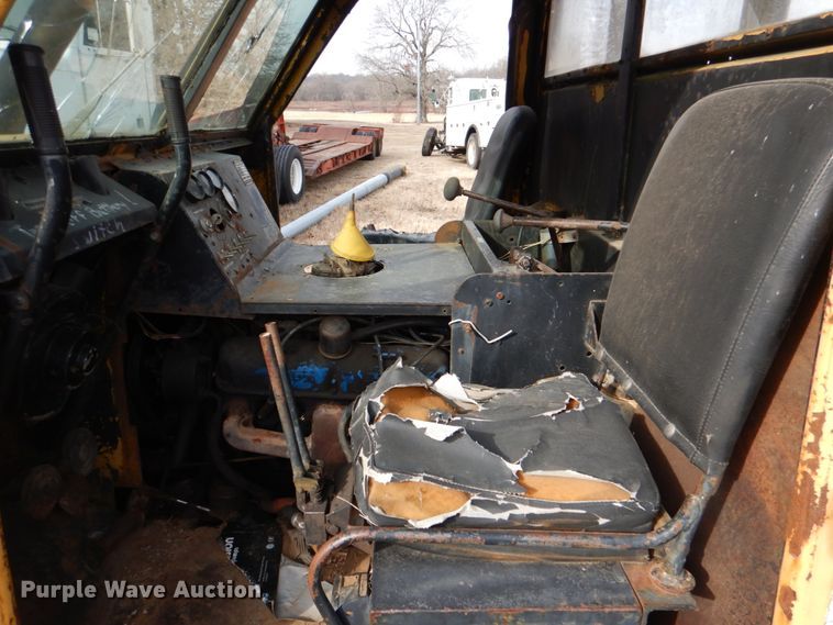 image for item JS9670 Bombardier MC74  track carrier with digger derrick