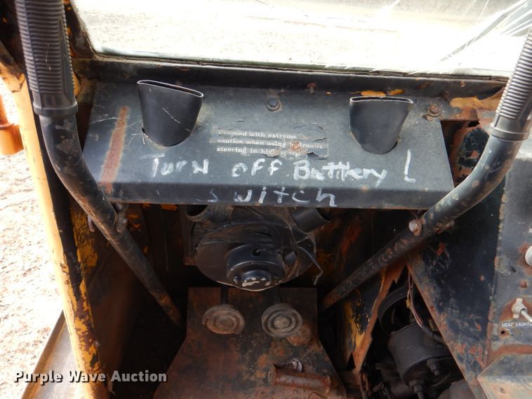 image for item JS9670 Bombardier MC74  track carrier with digger derrick