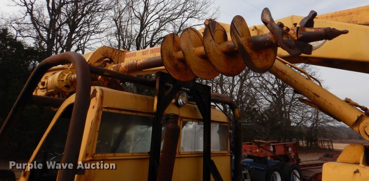 image for item JS9670 Bombardier MC74  track carrier with digger derrick